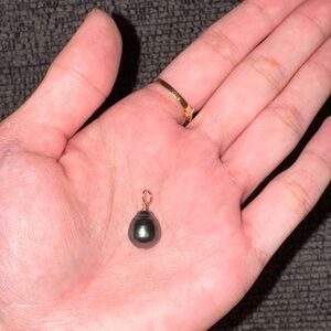 Tahitian pearl pendant